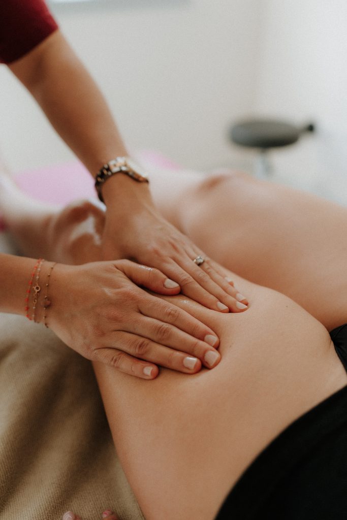 Soins et suivi après l'accouchement femme