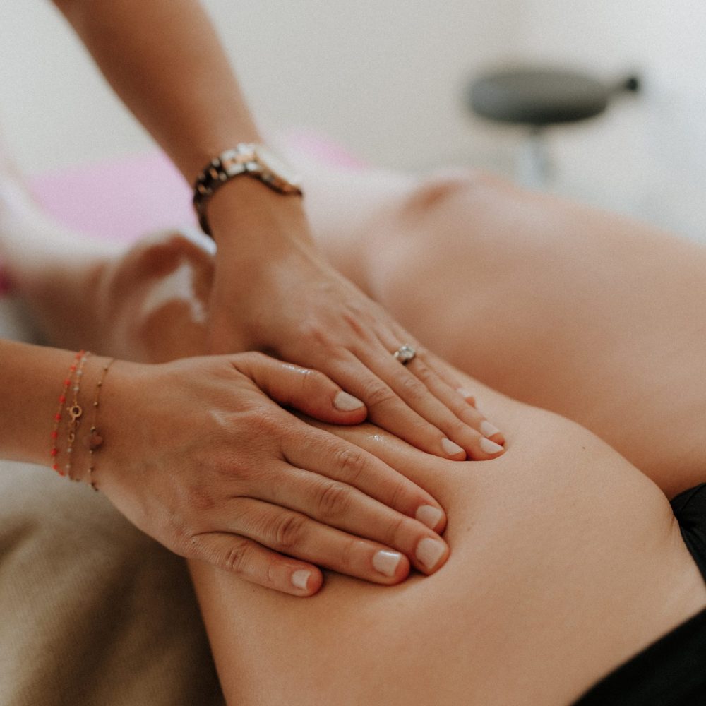 Image service après l’accouchement Soins et suivi après l'accouchement femme